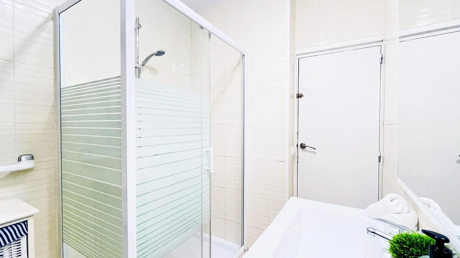 Sterling & Fair - Seaside La Pineda Apartment
