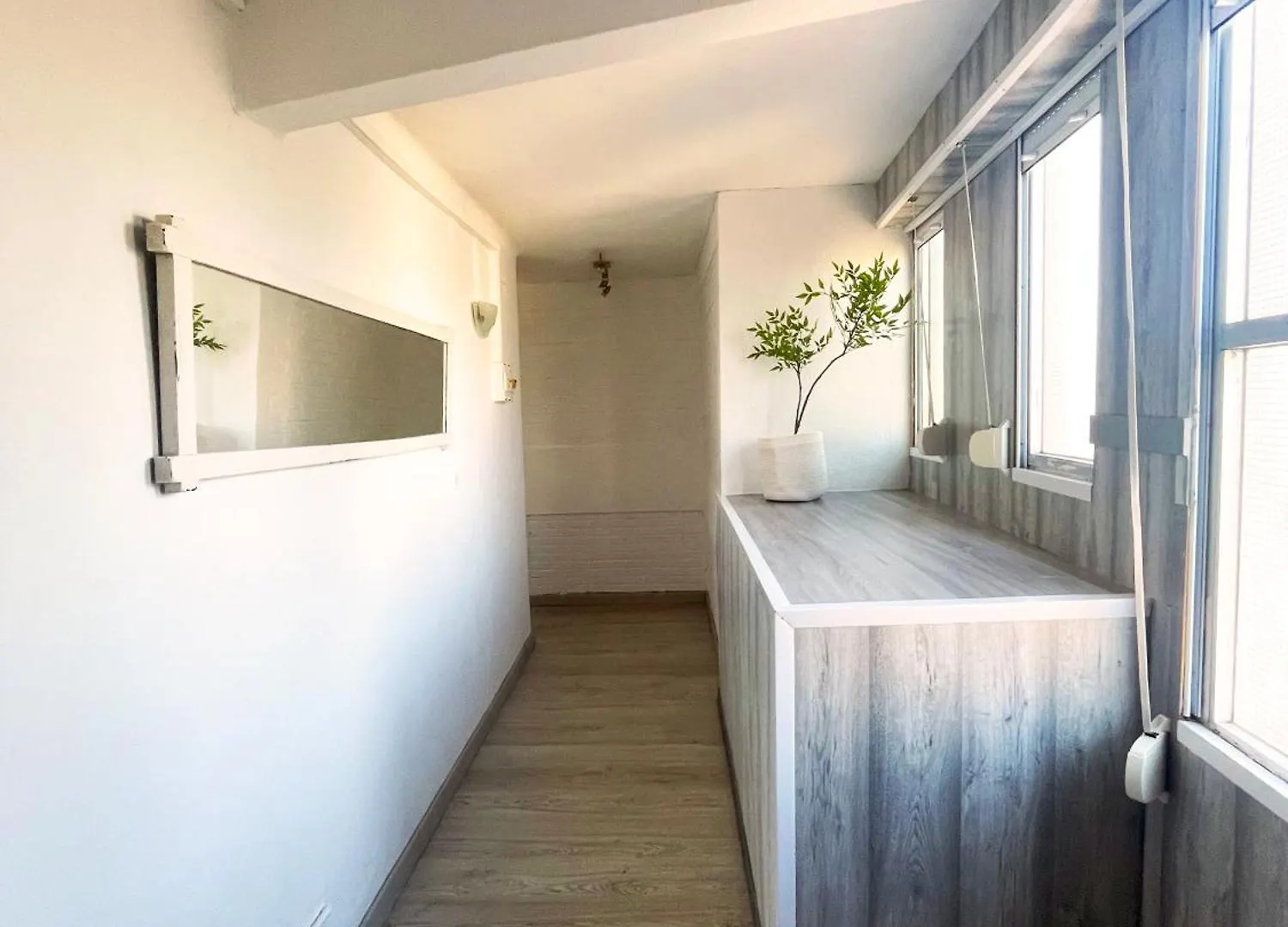 Sterling & Fair - Seaside La Pineda Apartment