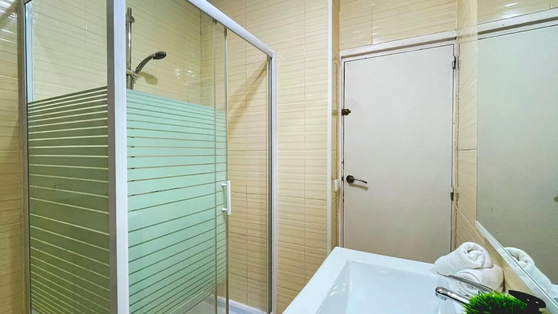Sterling & Fair - Seaside La Pineda Apartment