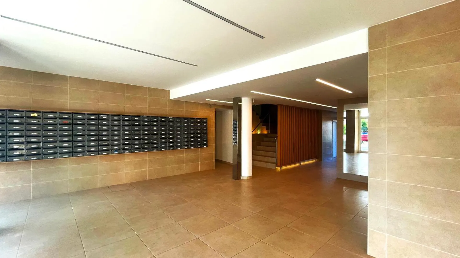 Sterling & Fair - Seaside La Pineda Apartment