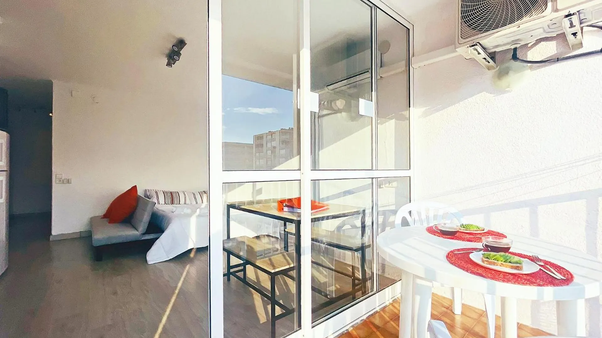Sterling & Fair - Seaside La Pineda Apartment 0*,