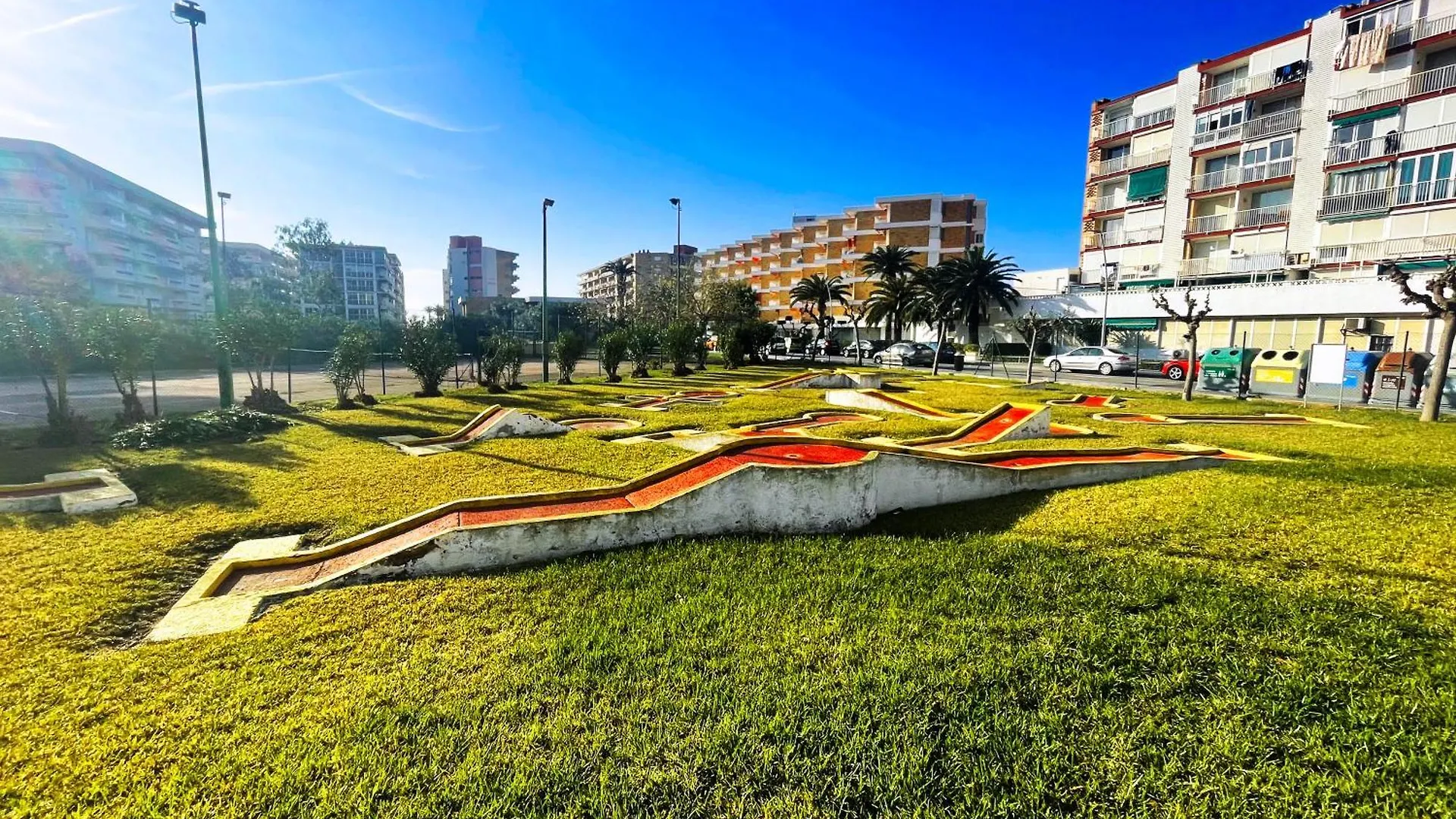 Sterling & Fair - Seaside La Pineda Apartment 0*,  Spain