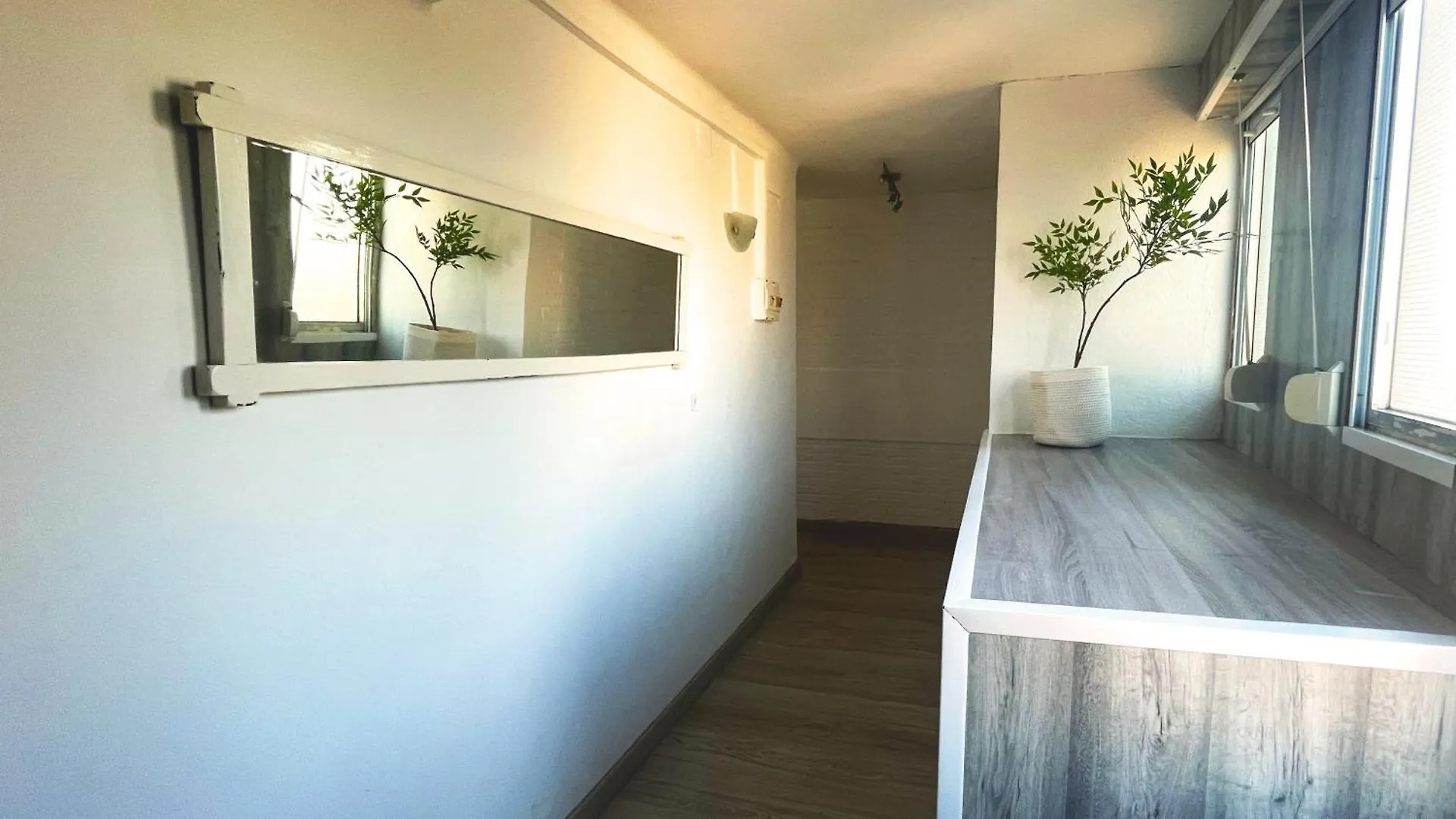 Sterling & Fair - Seaside La Pineda Apartment