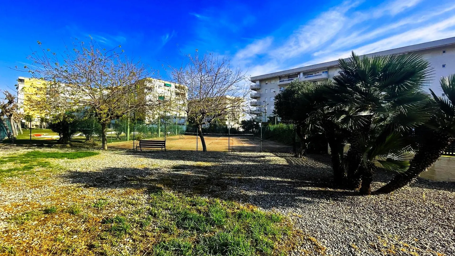 Sterling & Fair - Seaside La Pineda Apartment