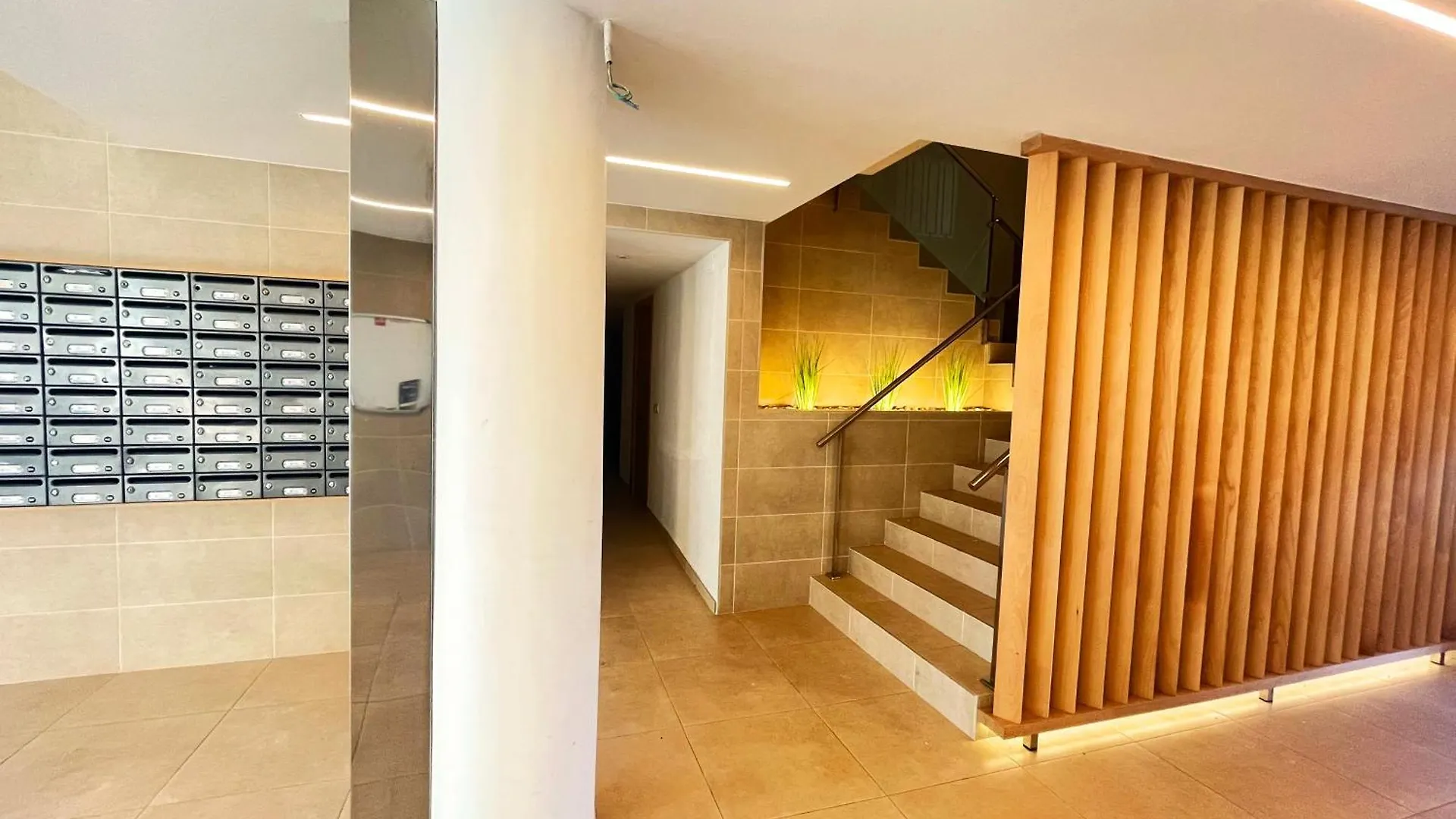 Sterling & Fair - Seaside La Pineda Apartment
